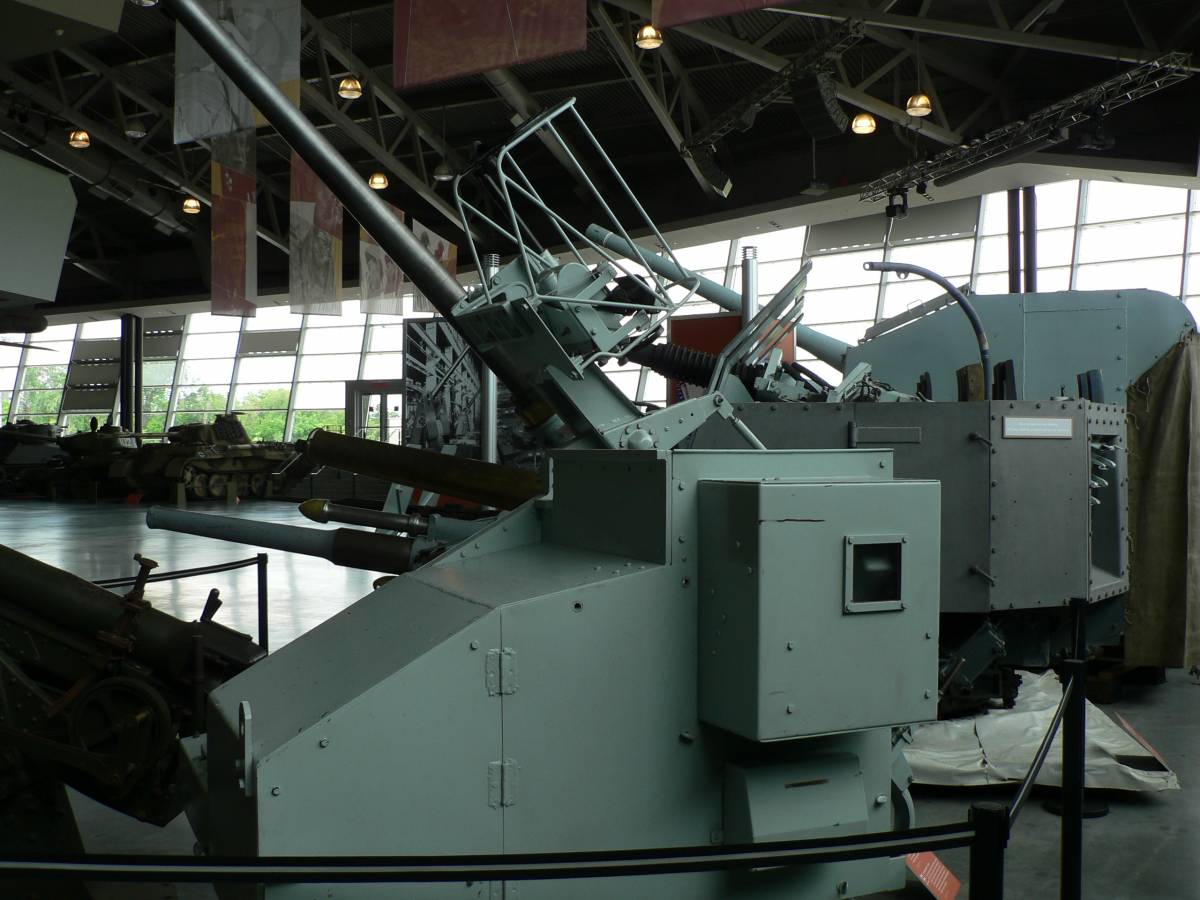 Bofors 40 mm Anti-Aircraft Gun Canadian War Museum | WWII Forums